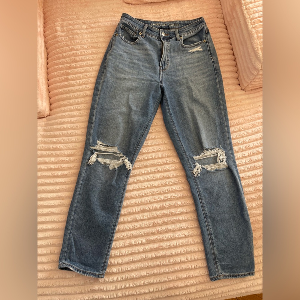 Women’s American eagle comfort stretch straight leg blue ripped jeans size 4 reg